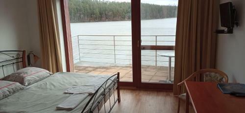 Hostal Penzion Ratm�r�k A Vin�rna U Raka