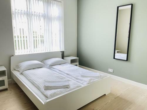 Aday - 2 Bedroom Apartment With Patio