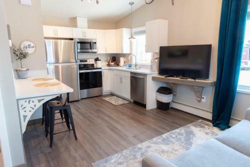 Motel Colony Suites