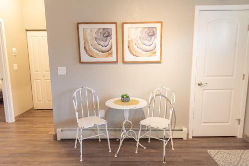 Motel Colony Suites