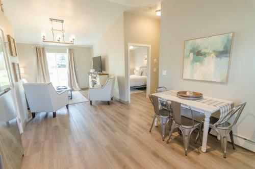 Motel Colony Suites