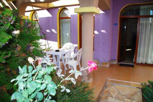 Azura Garden Apartments