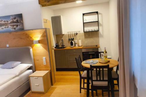 Tiny Kozma Apartment