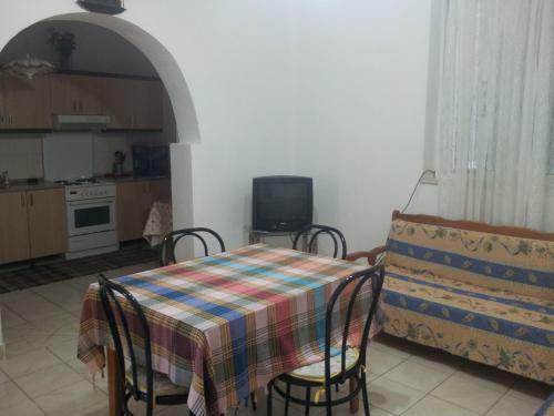 Hostal Guest House And Tavern Leo