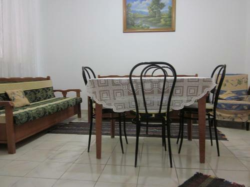 Hostal Guest House And Tavern Leo