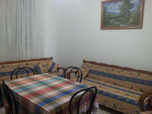 Hostal Guest House And Tavern Leo