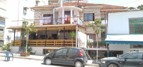 Hostal Isufi Guest Houses