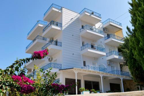 Charming 2-bed Apartment In Sarande