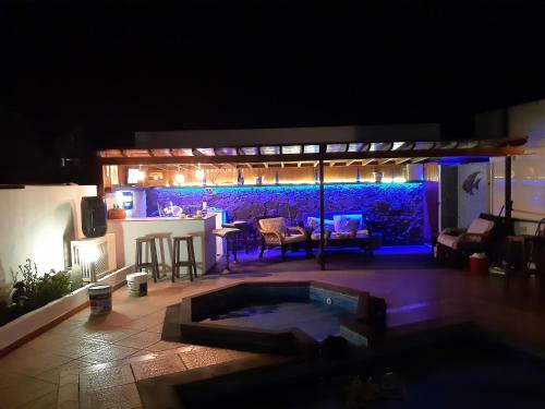 Extremely Private Villa, Heated Pool & Jacuzzi, Pool Wet Bar, Great Views.