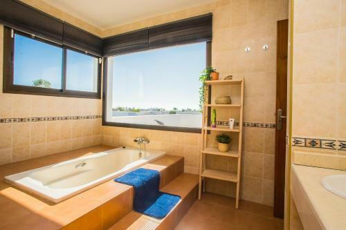 Remarkable 3-bed Villa In Playa Blanca