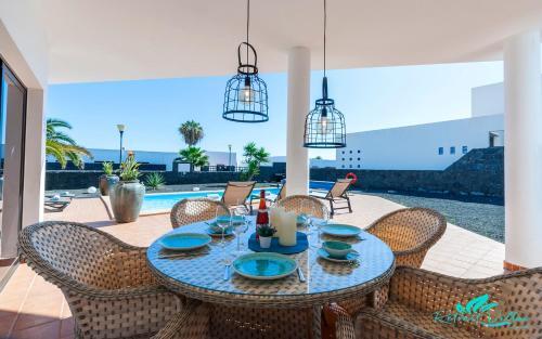 Remarkable 3-bed Villa In Playa Blanca