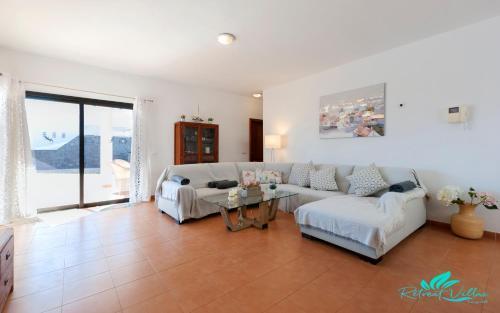 Remarkable 3-bed Villa In Playa Blanca