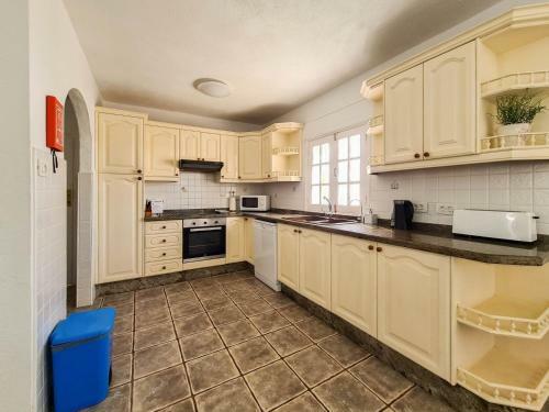 Villa Renaissance, 6 Bed 6 Bath Spacious Villa