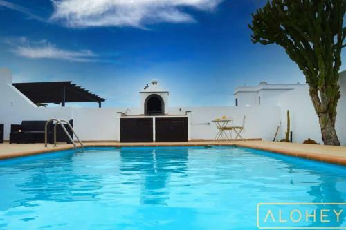 Villa Timanfaya Spacious Villa With Pool