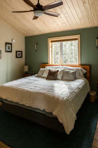 Bed & Breakfast Howling Raven Cabin