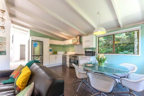 Treetops - Forest Retreat- Near Onetangi Beach