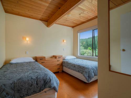 Tui's Grove - Onemana Holiday Home
