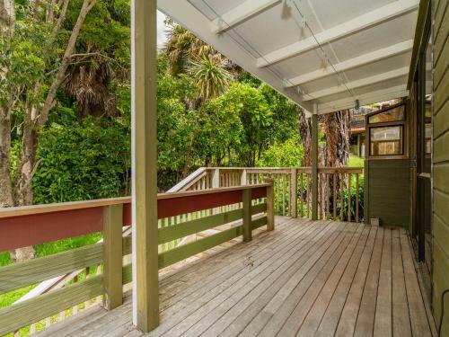 Tui's Grove - Onemana Holiday Home