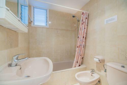 Beachfront Apartment With Sea Views And Free Wifi