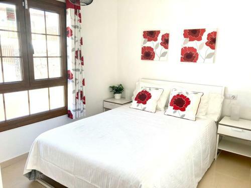 Luxury 4-bedroom Villa With Heated Pool + Sea View