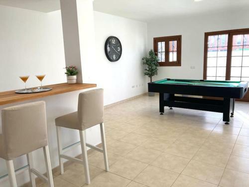 Luxury 4-bedroom Villa With Heated Pool + Sea View