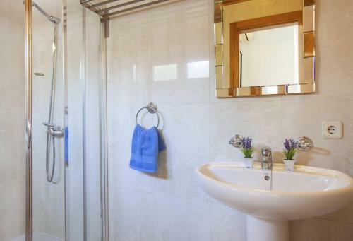 Villa Bandera With Private Heated Pool And Childrens Play Area