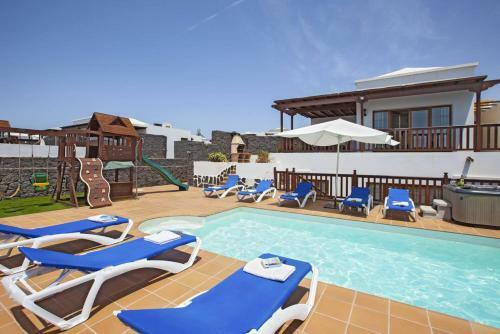 Villa Bandera With Private Heated Pool And Childrens Play Area
