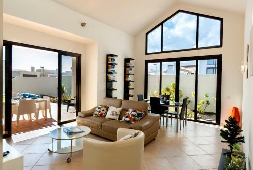 Lovely 3-bed Villa In Playa Blanca