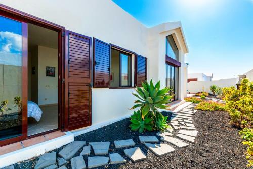 Lovely 3-bed Villa In Playa Blanca