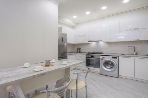 Central Yerevan 2 Bedroom Apartment,north Avenue