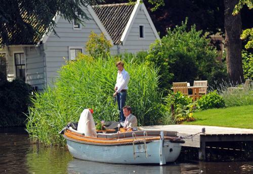 Hostal Inn On The Lake