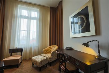 Hotel Chariot