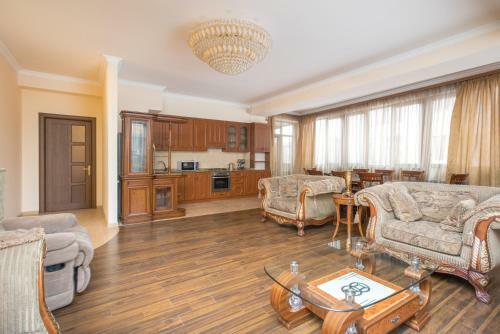 Central Yerevan 3 Bedrooms Premium Apartment Small Center
