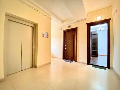 Central Yerevan 2 Bedrooms Premium Apartment Small Center