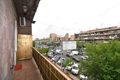 Rc Apartment On Komitas Avenue
