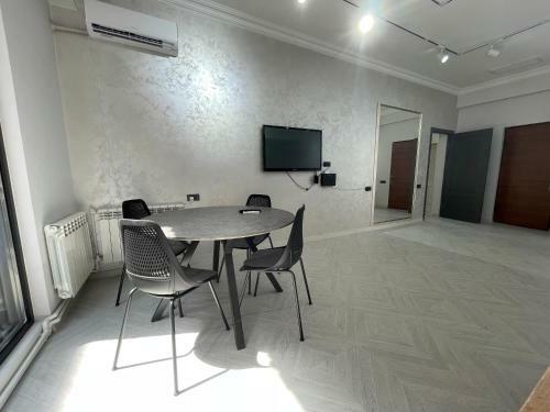 Andranik's City Center Apartment