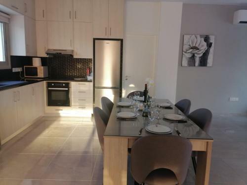 New Modern 4 Bed Villa Near Beach In Paphos