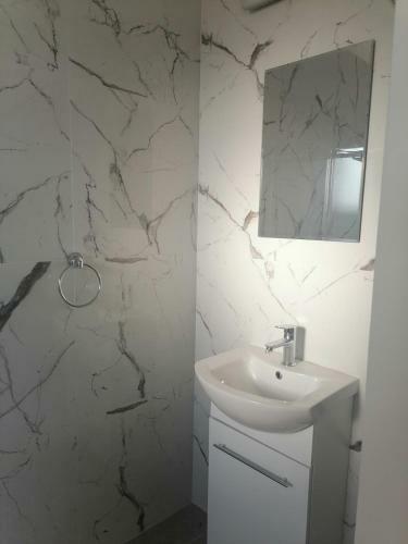 New Modern 4 Bed Villa Near Beach In Paphos