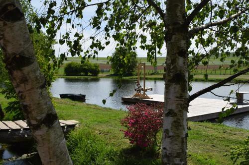 La Cabane Au Bord De L'eau - Logement Insolite