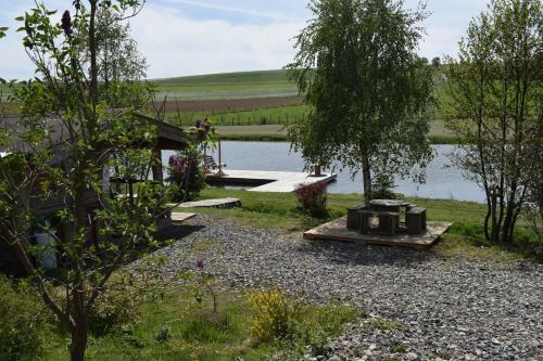 La Cabane Au Bord De L'eau - Logement Insolite