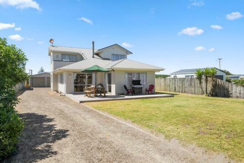 Hunia Haven - Himatangi Beach Holiday Home