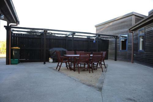 Idyllic Ocean Front Beach House - Waikawa Beach