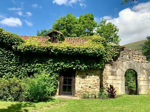 Molino De Renedo A Orillas Del R�o Saja