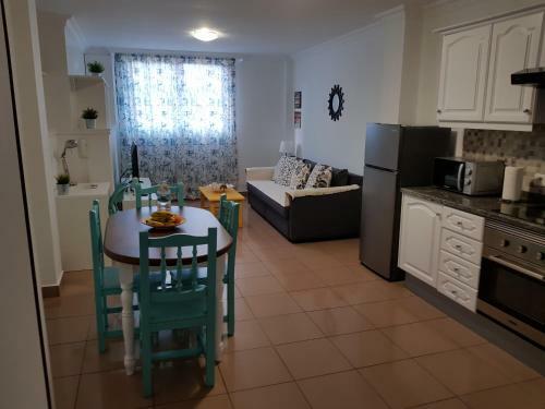 Apartamento C�ntrico, Amplio Y Con Balc�n Cerca Del Mar