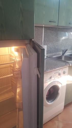 2 Bd Apartment, 2 Min From Skanderbeg Square.!!!.