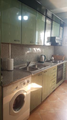 2 Bd Apartment, 2 Min From Skanderbeg Square.!!!.