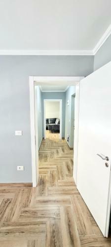 Apartamenti2v1 - 21 Dhjetori