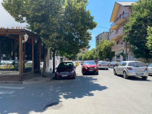 Apartamento Modern And Classic 2-bedroom Unit Apt. In Tirana