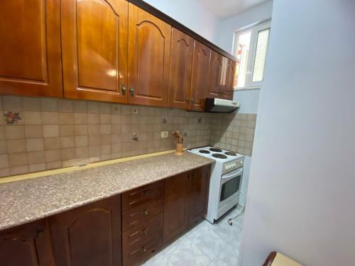 Apartamento Modern And Classic 2-bedroom Unit Apt. In Tirana