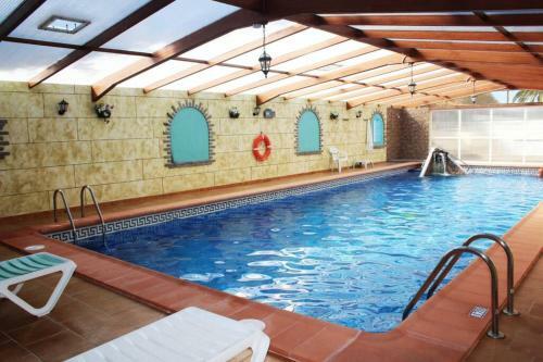 Relajante Apartamento Con Terraza Y Piscina